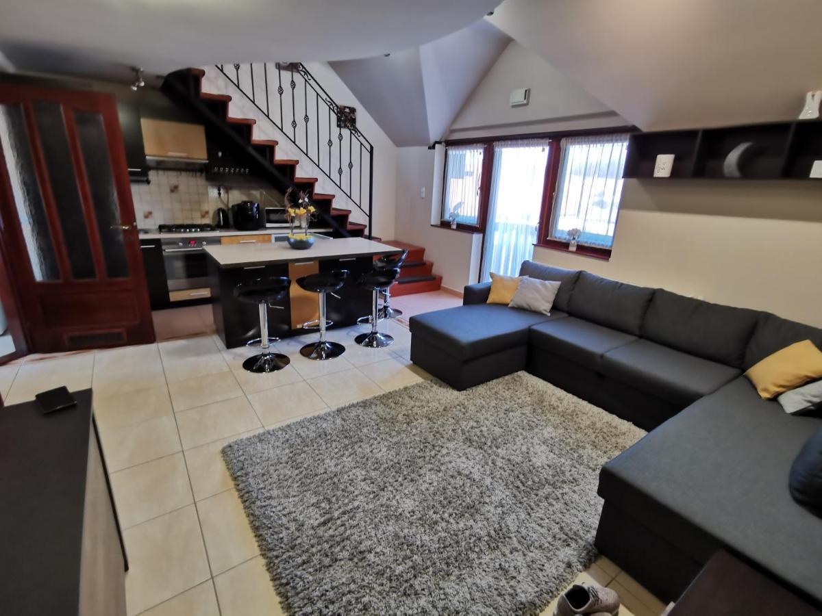 Galery Apartman Gyula Eksteriør bilde